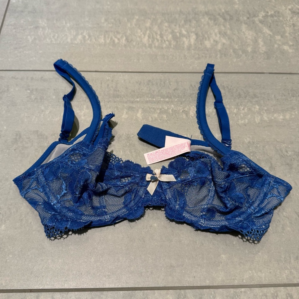 Victoria's Secret Blue Lace Bra with Underwire and Adjustable Straps - 32A